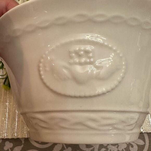 Belleek Ireland Classic Claddagh Cereal Bowl White 2 pieces lightweight - Picture 4 of 8
